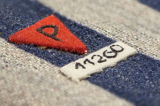 Tyg med bokstaven P och siffror